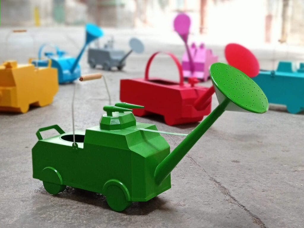 Regaderas, 2019 - 2022
Conjunto escultórico. Metal, alambre, madera y pintura. Medidas variables
