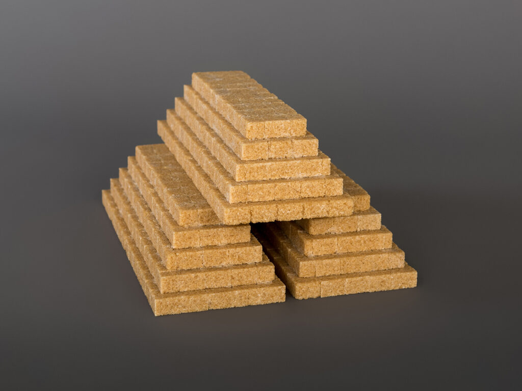  Lingotes, de la serie Melao, 2024. Hugo Orlandini.
Escultura. Terrones de azúcar morena 19x27x12 cm
