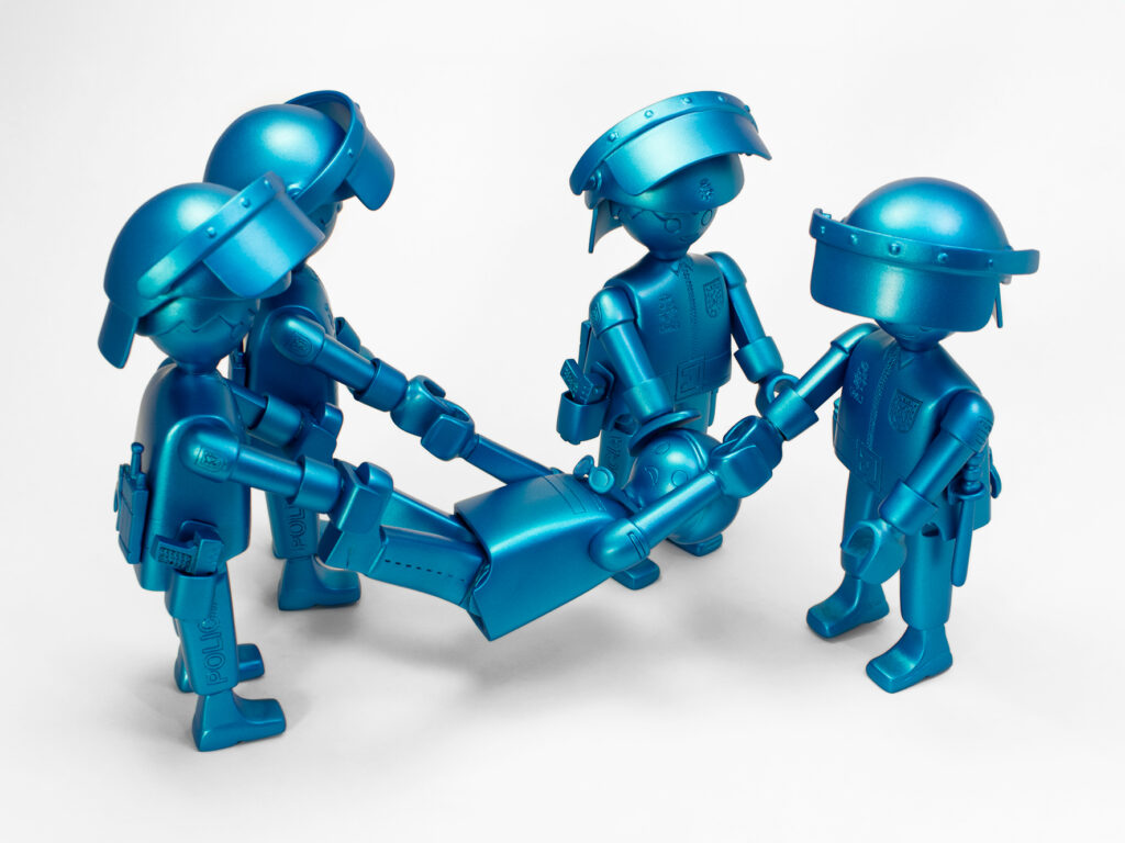 Crueldad y castigo: apuntes para un antipunitivismo republicano 2 Juguetes del destino II, 2011. Hugo Orlandini.
Escultura Fundición en bronce pintado 17,5 x 30 x 19 cm