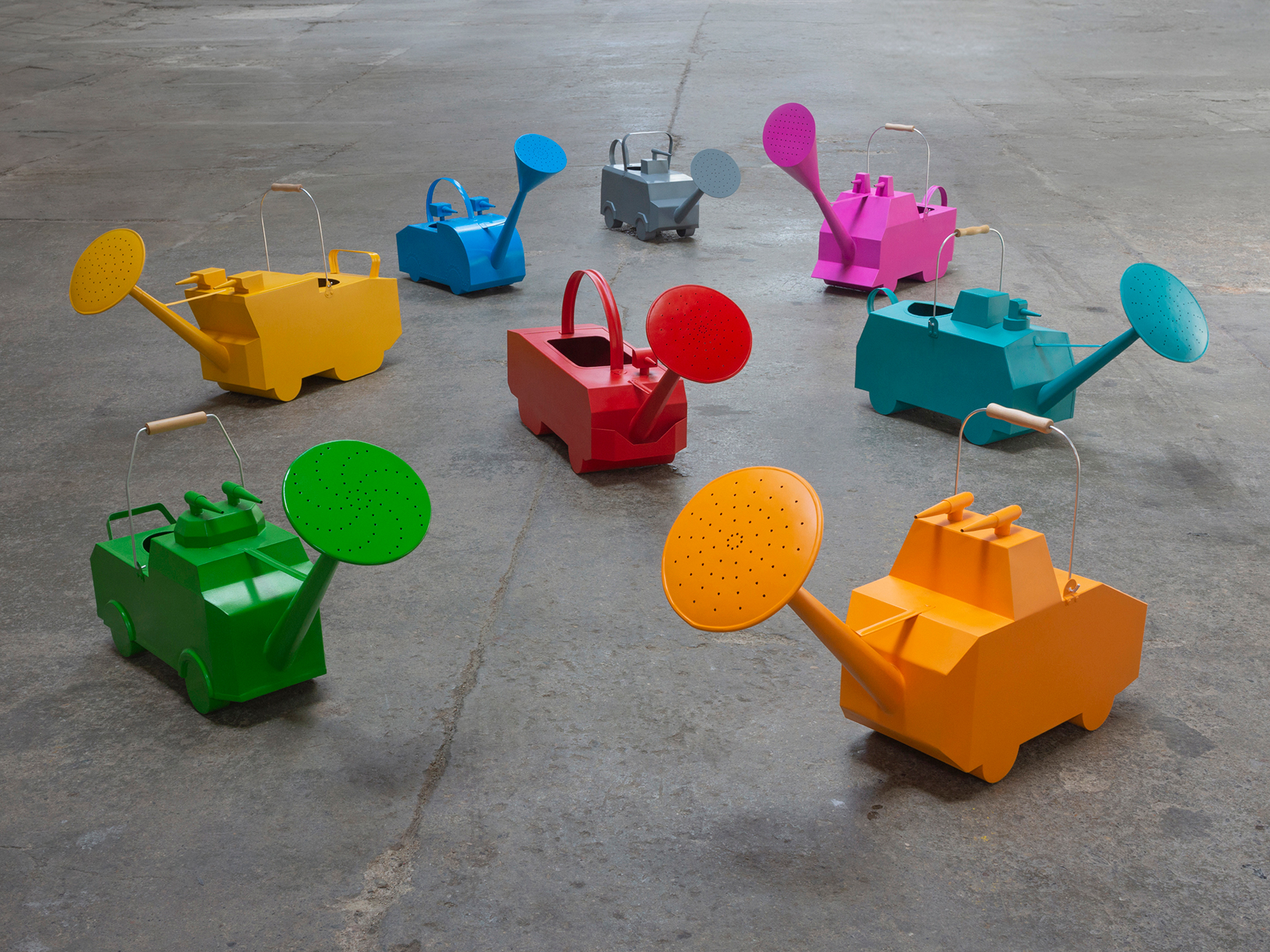 Regaderas, 2019 - 2022 Conjunto escultórico. Metal, alambre, madera y pintura. Medidas variables