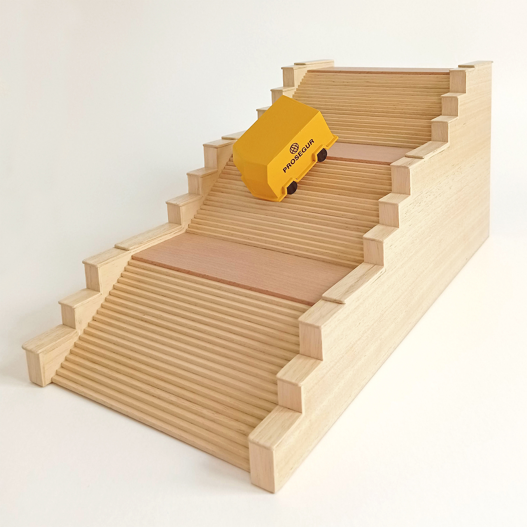 Acorazado, 2023. Hugo Orlandini. Escultura. Madera y pintura 18,5 x 42,5 x 18,5 cm Inspirada en el film El acorazado Potemkin de Serguéi Eisenstein